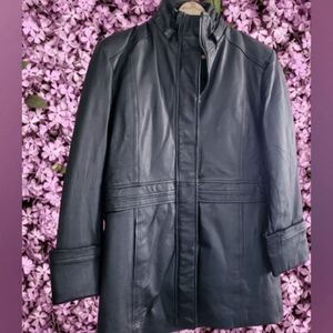 Ladies EXCELLED Collection Leather Coat Size Small  in wonderful condition!